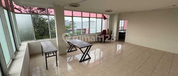 Affordable Shophouse, Strategic, Suitable for Business, 4 Floors in Kalideres, West Jakarta (Daisy) 1