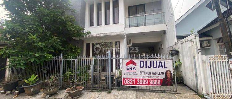 Rumah 2 Lantai  Semi Furnished Butuh Renovasi 1