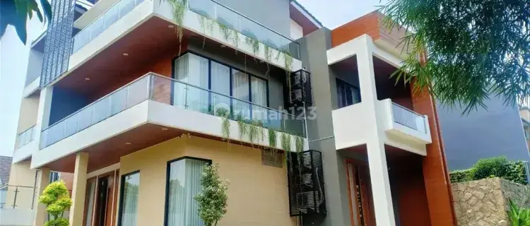 Rumah mewah modern dan luas di Delatinos BSD Rumah di Delatinos BSD 3 Lantai SHM Bagus 1