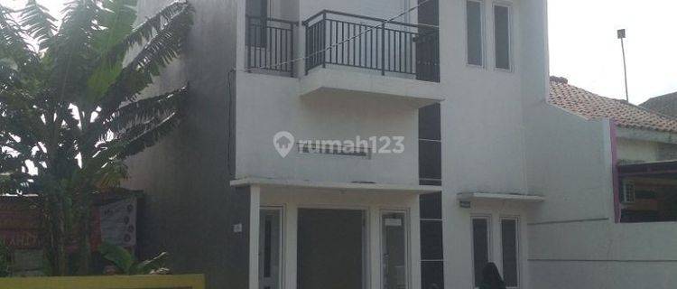 DIjual rumah 2 lantai lokasi setratrgis dekat stasiun depok 1