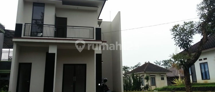 Luxury Villa Mountain View in Batu City Gmk00067 1