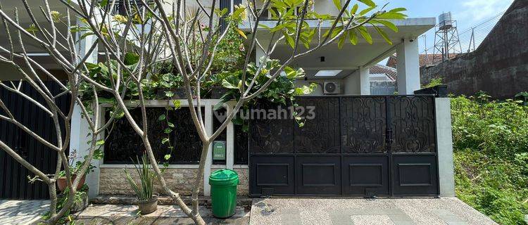 Rumah Cantik Modern di Perumahan Araya Malang Gmk02087 1