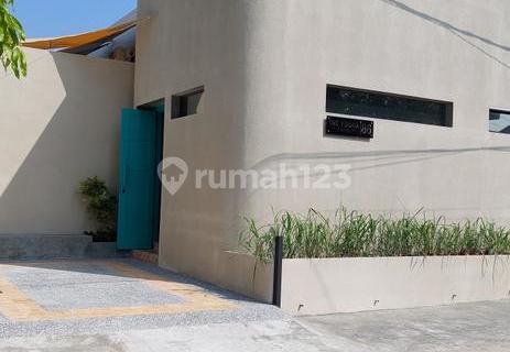 Rumah Vila Full Furnished Ada Kolam Renang di Kota Malang 1