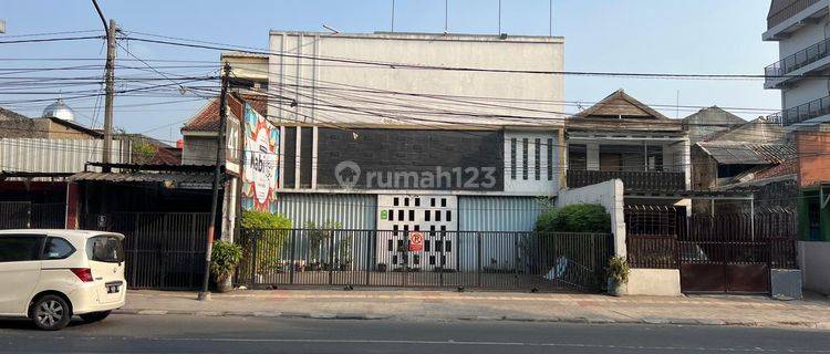 Rumah 3 Lantai Bagus Unfurnished SHM di Jalan Terusan Jakarta Bdg 1