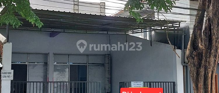 Quick Sale Roadside Shop-House with 300 Square Meters of Land. 1