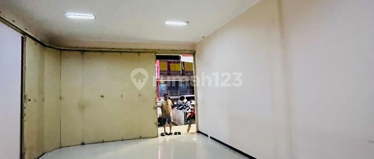 Shop House for Sale in Tanjungsari Sumedang, Busy and Strategic Location 1