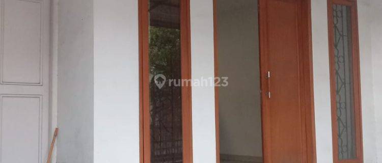 Rumah Dijual Kembar Timur Bandung Semi Furnished 1