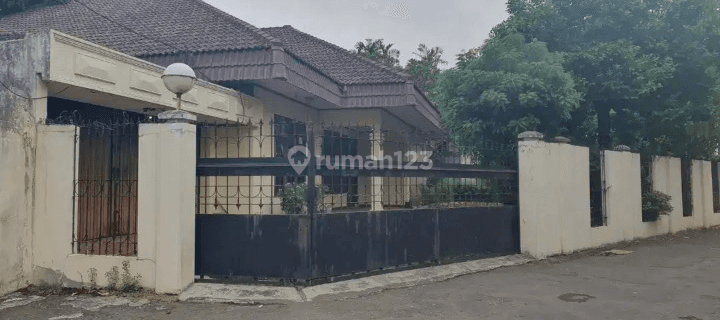 Disewakan Rumah Dengan Tanah Yang Luas Di Pejaten PD013494  1