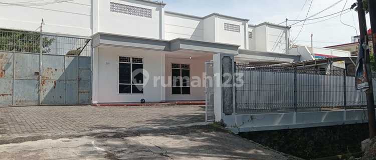 Strategic Warehouse Ready for Use with Tronton Access for Rent in Manyaran, West Semarang 1