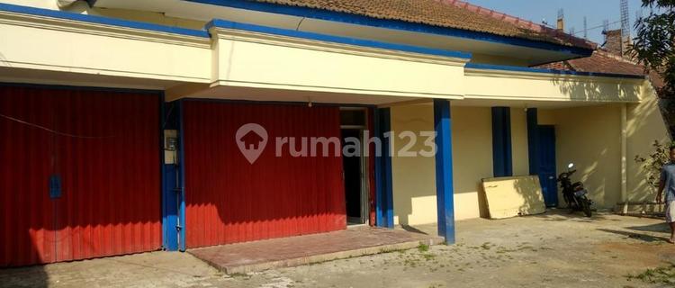 Disewakan Rumah Luas bisa untuk Rumah Tinggal/Kantor/Mess di Jl. Hasanudin Semarang 1