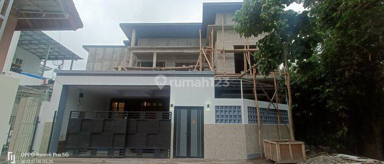 Rumah induk dan usaha penginapan full furnished strategis dekat terminal giwangan 1