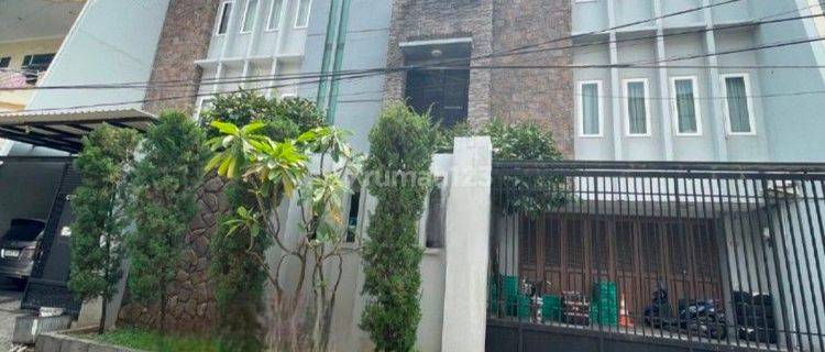 RUMAH MEWAH LUAS 18 X 20M² DI KOMPLEK THI JELAMBAR 1