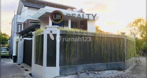 4 bedrooms house for rent at Padangsambian, startegic location, well maintained 1