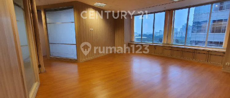 Menara Sudirman Jakarta Lantai 12 Luas 218 M2 Semi Furnished 1