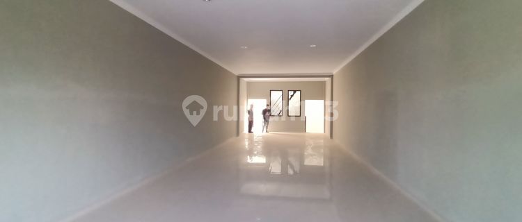 2 units of shop houses for rent on the main road in Soreang, strategic location. 1