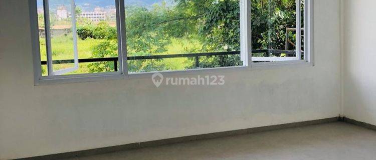 Villa Baru Renovasi Pemandangan Memuaskan di Megamendung Bogor 1