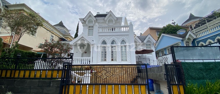 Modern Luxury Villa Ready to Live In, Cool, Fully Furnished in the City of Flowers. 1