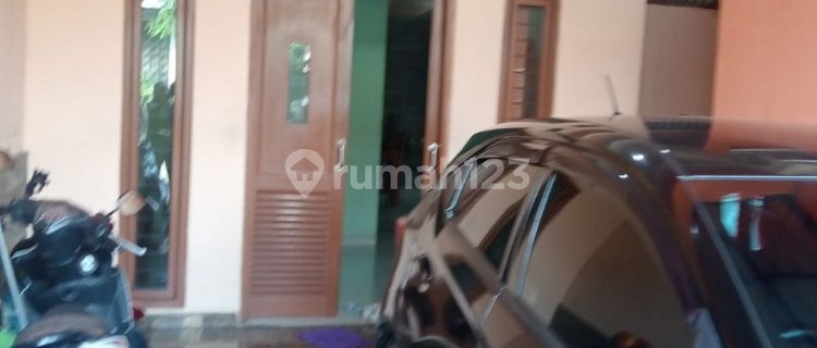 For Sale House on Main Street Pekayon, with Boarding Rooms and Shophouse. 1