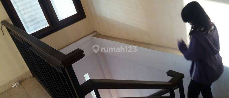 Cheap 2-storey shophouse for sale ma'am in Tabanan Bali 1