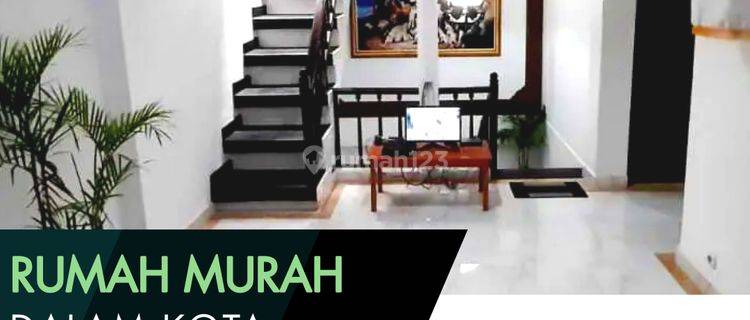 Rumah 3 Lantai Murah Bagus Furnished di Jalan Suli Denpasar 1