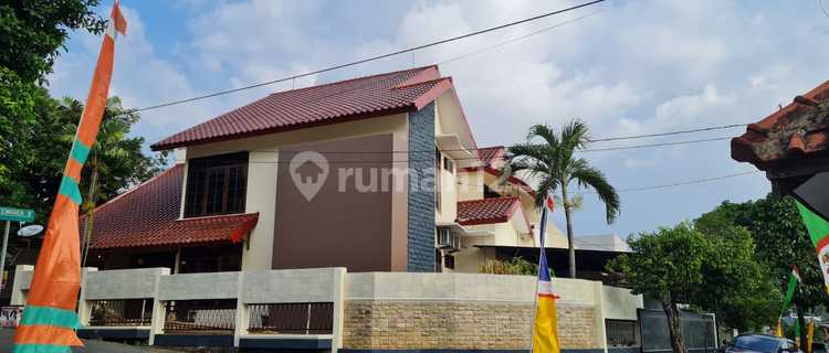 R House on Jl. Tengger Raya Semarang 1
