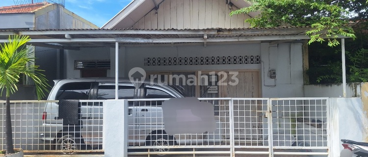 Boarding House / Strategic Old House on Kampung Baris Street, East Semarang 1