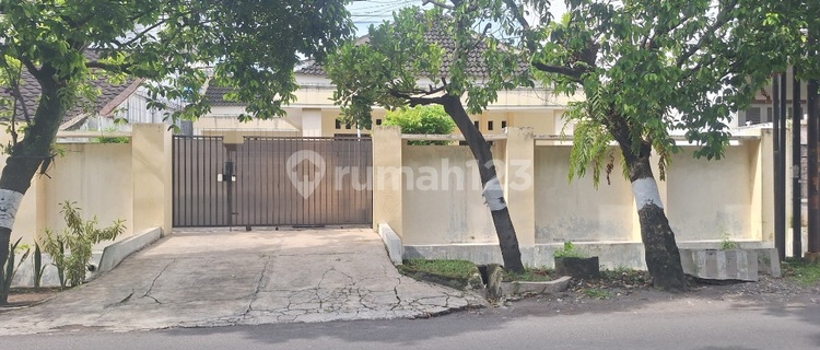 Rumah / Kantor di Jl Halmahera Raya Karangtempel Semarang Timur 1