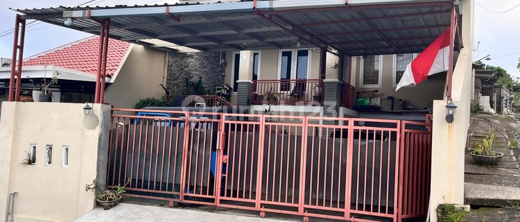 Rumah Terawat di Jl Kaba Timur Raya Tandang Kedungmundu Tembalang Semarang 1