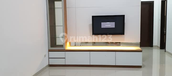 For Sale: Nice, Cool, Furnished, Ready to Live In, Clean, Well-Maintained House Located in the Twin City Center of Kembar Mas, Bandung 1