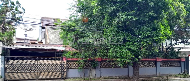 Rumah Lama Kebayoran Baru Siap Renov Lingkungan Bagus 1