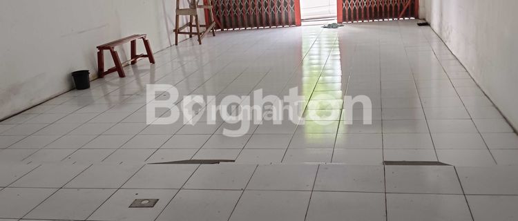 Rumah usaha 3 lantai, nol jalan raya propinsi, siap pakai, bagus, bersih di bligo-gelam Candi 1