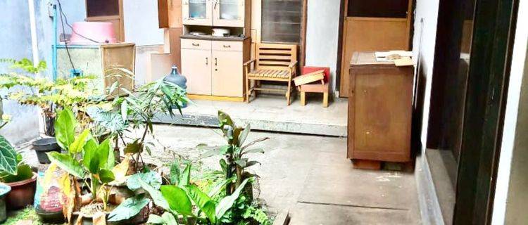 Jual Laris Rumah Asri Luas Strategis Sayap Buah Batu Bandung 1