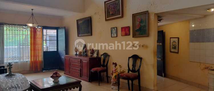 Rumah 200m2 di dalam perumahan Pancoran Indah, lingkungan asri dan tenang, 1,5  km ke Stasiun LRT Pancoran 1