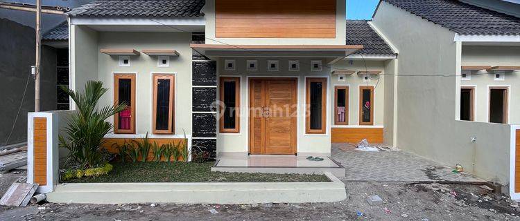 RUMAH SIAP HUNI SHM DALAM CLUSTER DEKAT KADISOKA JALAN TAJEM 1