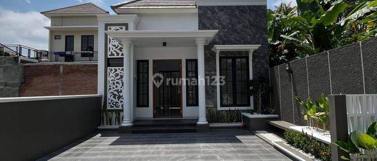 Rumah Modern Dekat Pemkab Sleman Di Jalan Kebonagung 1