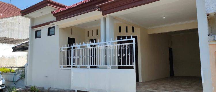 Rumah baru 2 lantai premium di Perumahan Puskopad Sooko Mojokerto  1