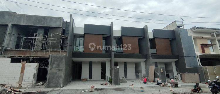 Rumah Modern Mewah 2 Lantai Kualitas Premium  Dekat Rungkut Industri, Univ Petra Dan Uph 1