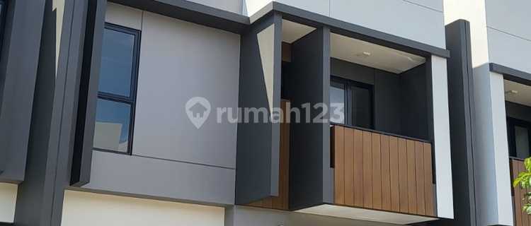 Rumah kontrakan rapih siap huni di cluster Regia Sumarecon Crown Bekasi 1