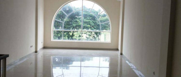 Yun 31.07 Disewakan Ruko Green Lake City 3,5 Lantai  1