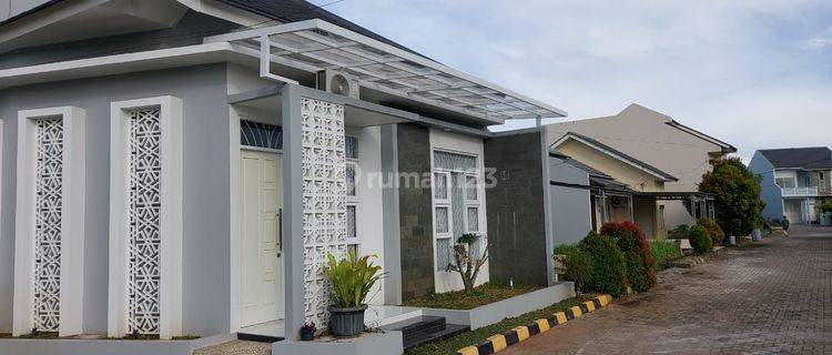 Hunian Bagus Furnished Hook Villa Permata Hijau 1