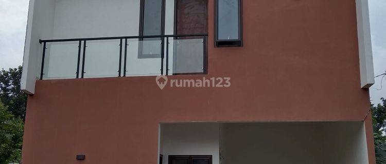 Rumah 2 Lantai Dekat Area Plaza Cibubur 1