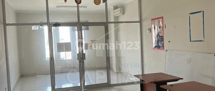 3.5-Storey Shop House in a Busy and Strategic Area in the Center of Bandung City 1