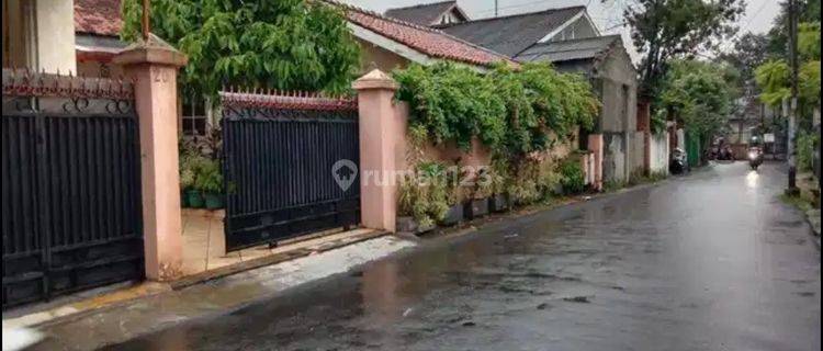 Rumah Tua Terawat Dijual Cepat di Rempoa. Tangsel Dekat Mrt 1