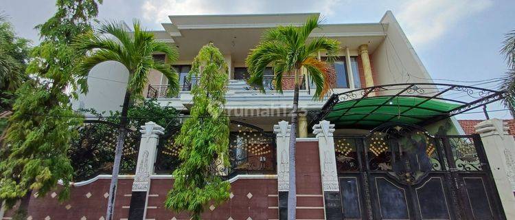 Rumah Classic 2 Lantai Bagus SHM di Sutorejo Timur  1