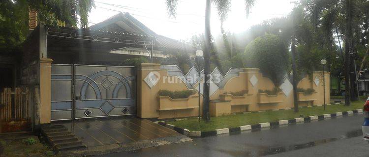 Rumah Tua Hitung Tanah di Taman Alfa Indah Jakarta Barat 1