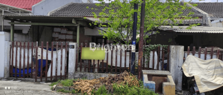 RUMAH HITUNG TANAH LINGKUNGAN NYAMAN ROW JALAN LEBAR DI KUTISARI INDAH 1