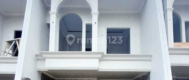 Dekat Akses Tol, Rumah, 2 Lantai, Dekat Fasilitas Kesehatan, SHM 1