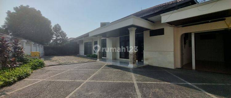 Rumah 1 Lantai Private Pool Dan Gazebo Di Daerah Pejaten 09.2023 1