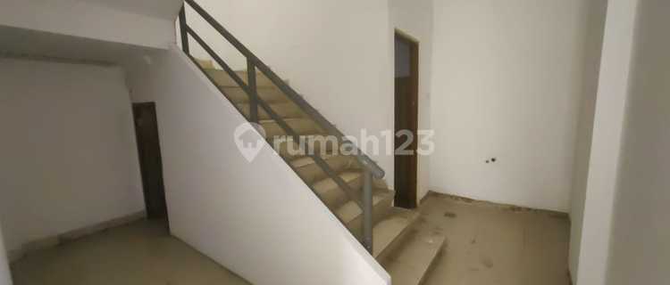 For Rent: 4-Story Crown Place Shop House, Tebet, South Jakarta//09.25 1