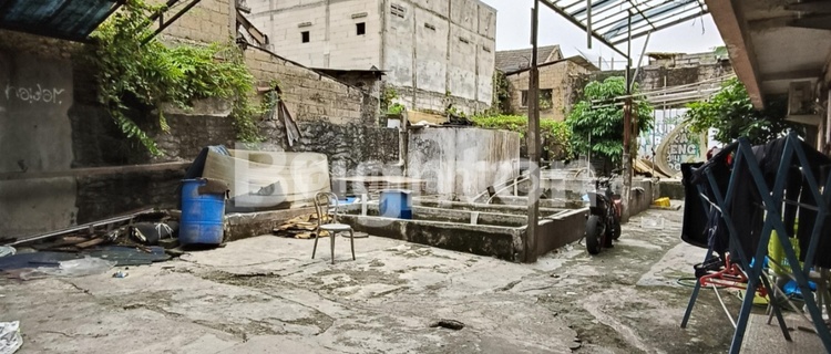 Suitable House for Boarding/Warehouse in Pos Pengumben. 2-Storey Building 1